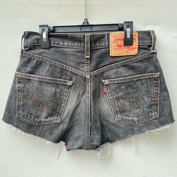 VINTAGE LEVI'S Denim Cuttoff Shorts Jean cut off 28 medium m 8 - Picture 1 of 5